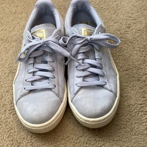 Light blue puma vintage tennis shoes
